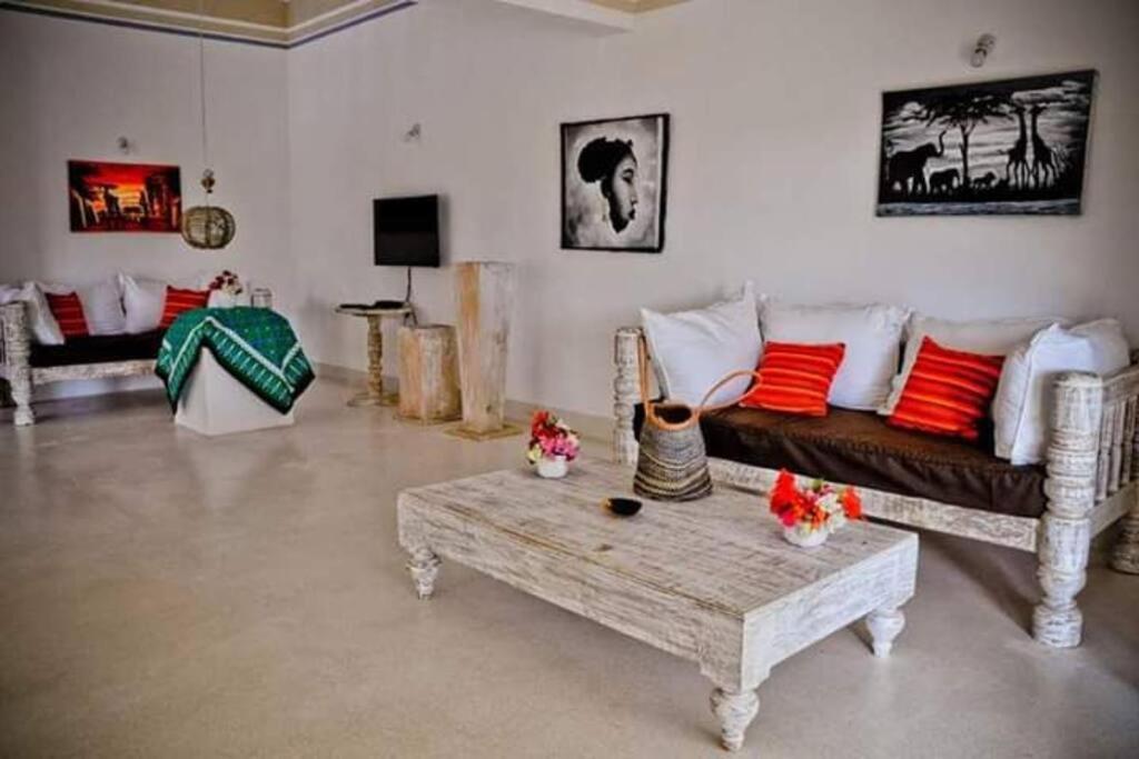 White Villa - Paparemo Beach Ватаму Экстерьер фото