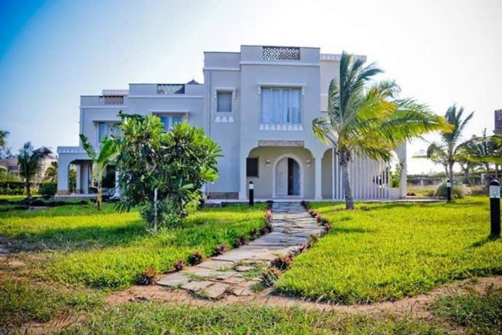 White Villa - Paparemo Beach Ватаму Экстерьер фото