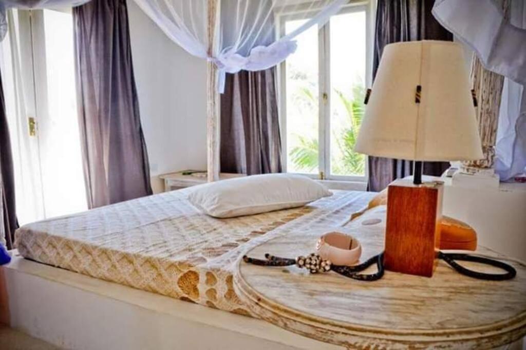 White Villa - Paparemo Beach Ватаму Экстерьер фото