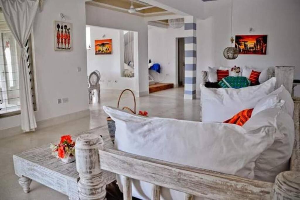 White Villa - Paparemo Beach Ватаму Экстерьер фото